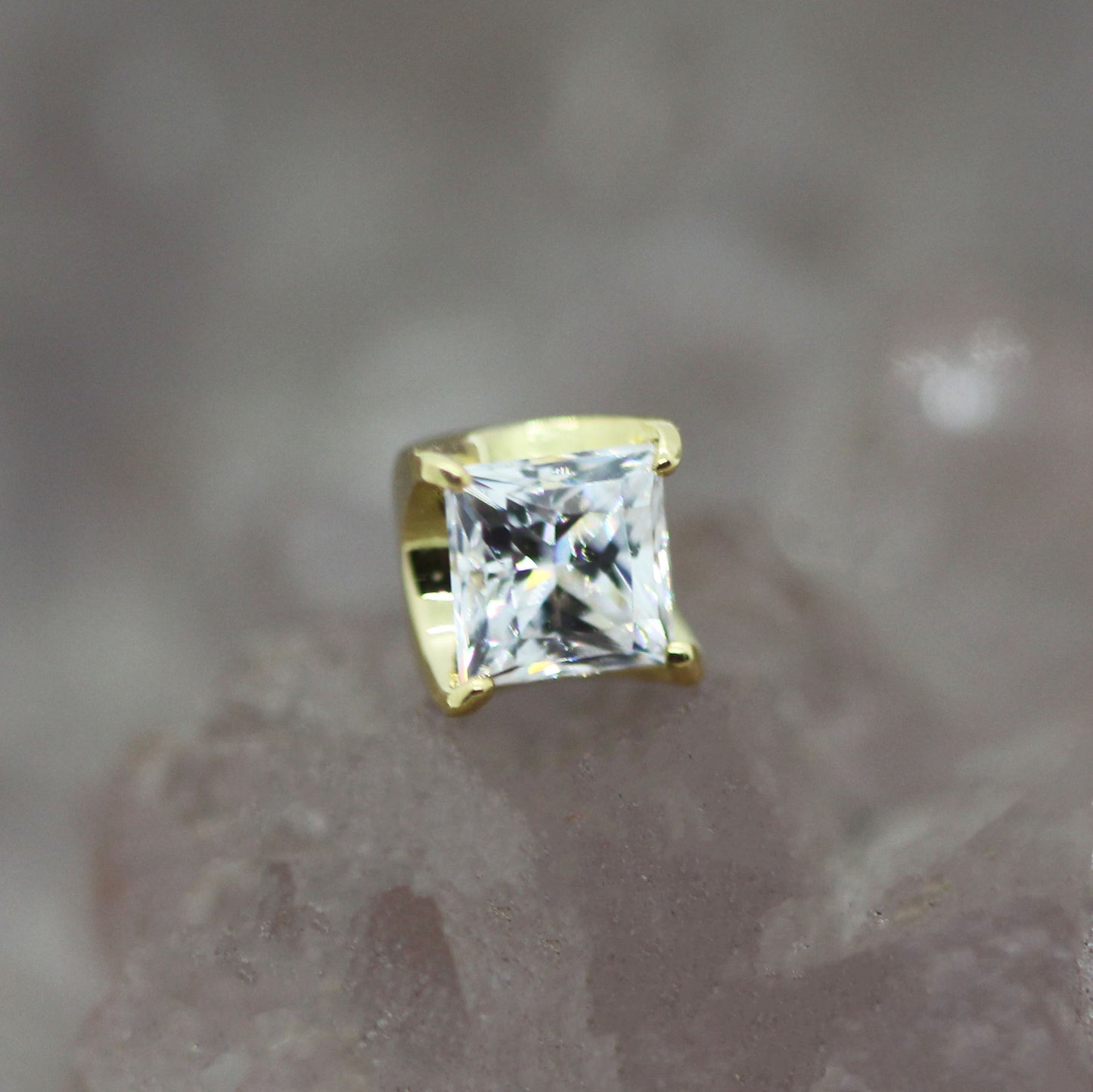Square Cut Prong Threadless End